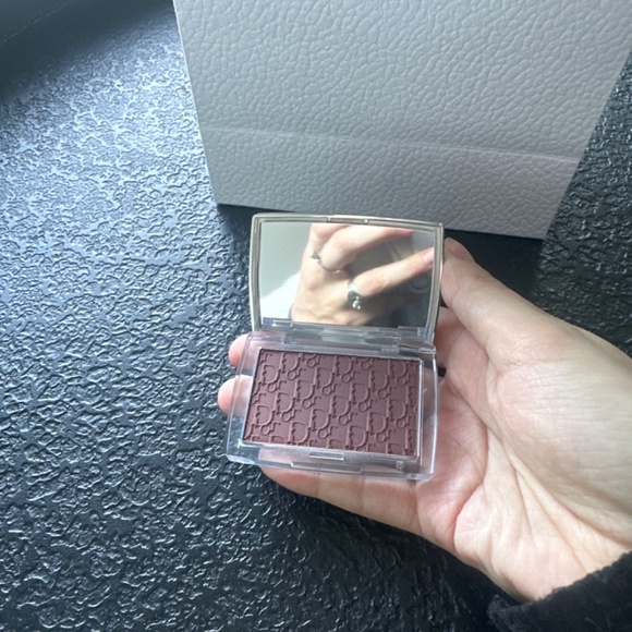 Dior Rosy Glow Blush in Mahogany - Picture 2 of 3